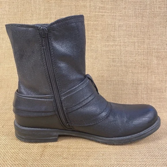 Bear Trap Boots Black  Buckle Side Zip
Women's Size 7 - Picture 7 of 12